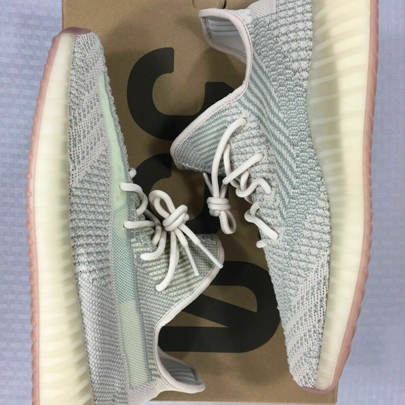 NEW IN BOX ADIDAS YEEZY BOOST 350 V2 FW3042 - Picture 4 of 8